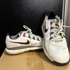 Nike Men's White and Black Tiger Woods Golf Shoes with Red Accents